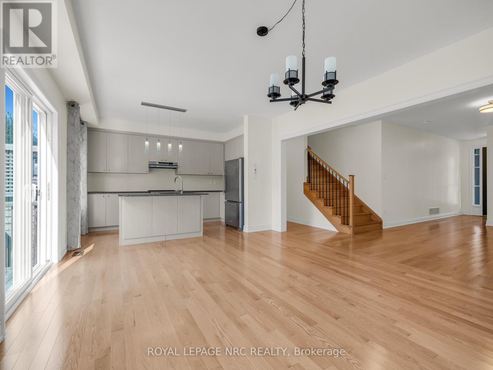 34 Windsor Circle, Niagara-On-The-Lake (Town), ON - Indoor Photo Showing Kitchen