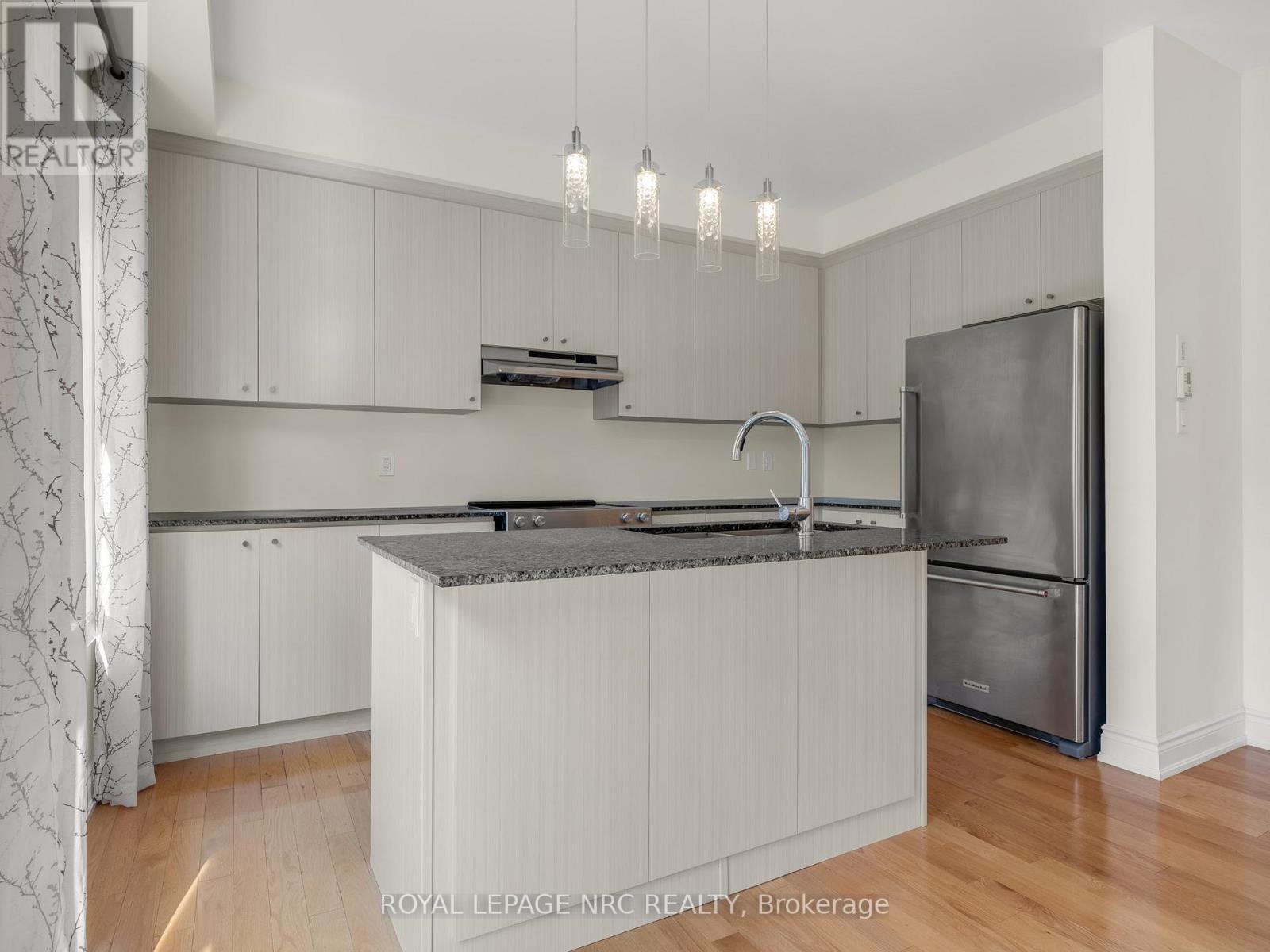 34 Windsor Circle, Niagara-On-The-Lake (Town), ON - Indoor Photo Showing Kitchen