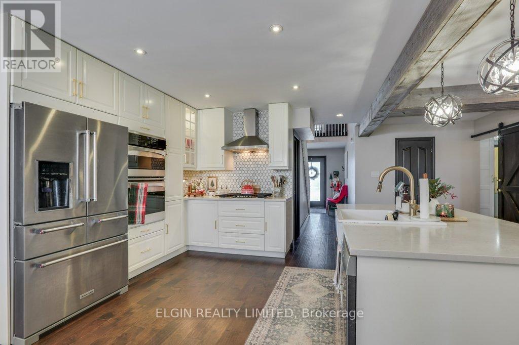 28 Massey Drive, St. Thomas, ON - Indoor Photo Showing Kitchen With Upgraded Kitchen