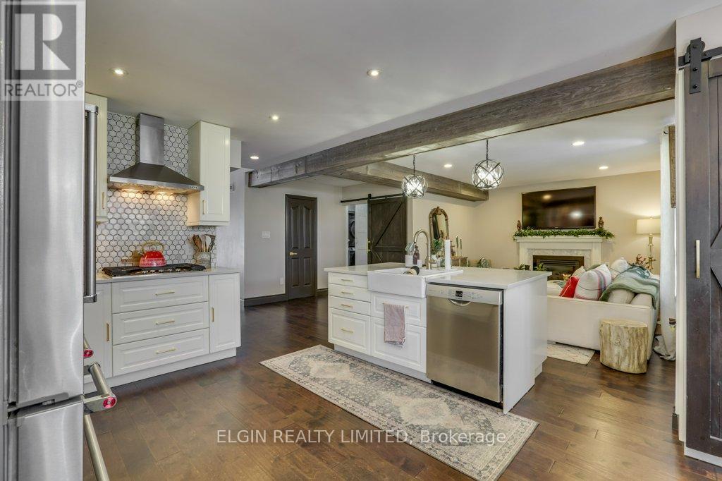 28 Massey Drive, St. Thomas, ON - Indoor Photo Showing Kitchen