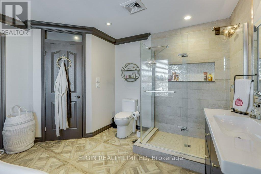 28 Massey Drive, St. Thomas, ON - Indoor Photo Showing Bathroom
