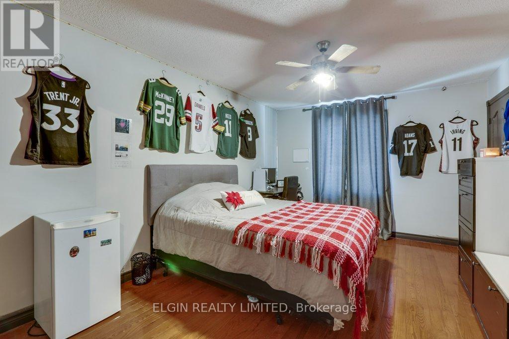 28 Massey Drive, St. Thomas, ON - Indoor Photo Showing Bedroom
