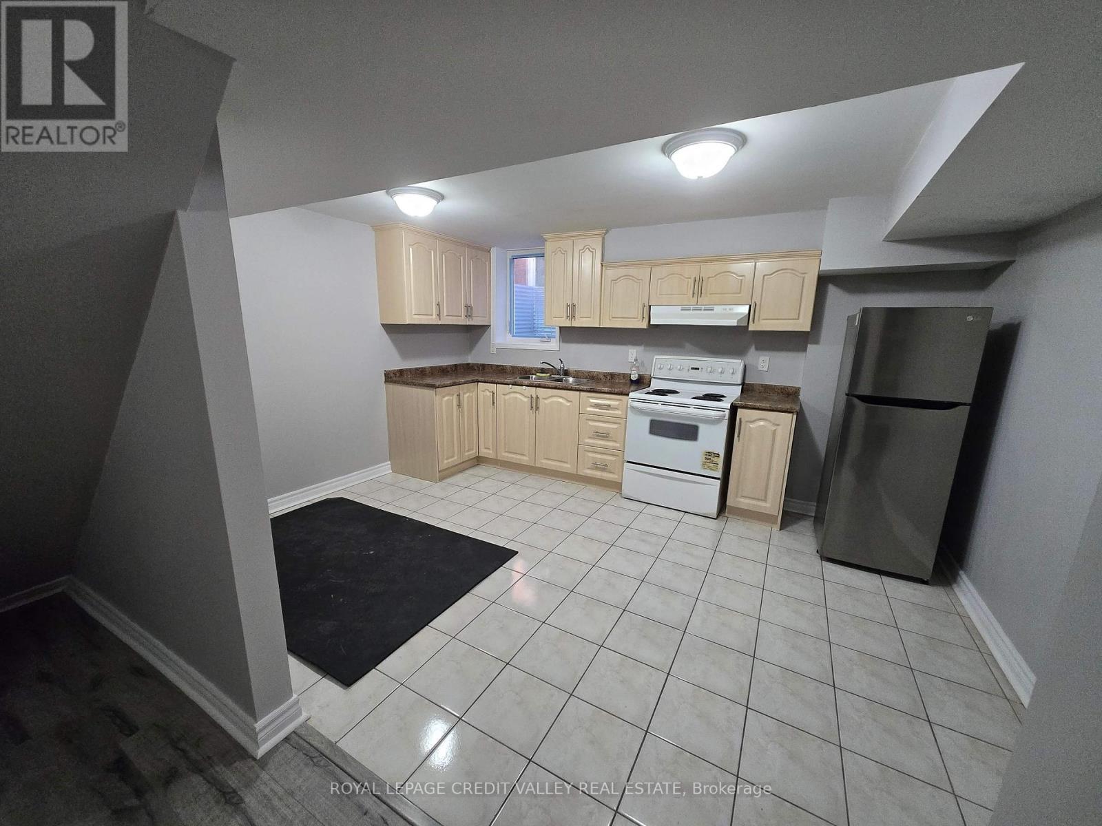 Bsmt - 81 Pappain Crescent, Brampton, ON - Indoor Photo Showing Kitchen