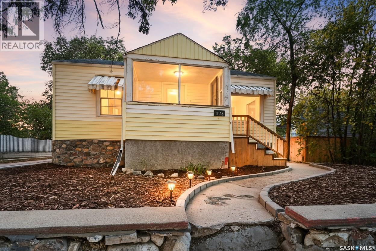 1045 4Th Avenue Nw, Moose Jaw, SK - Outdoor