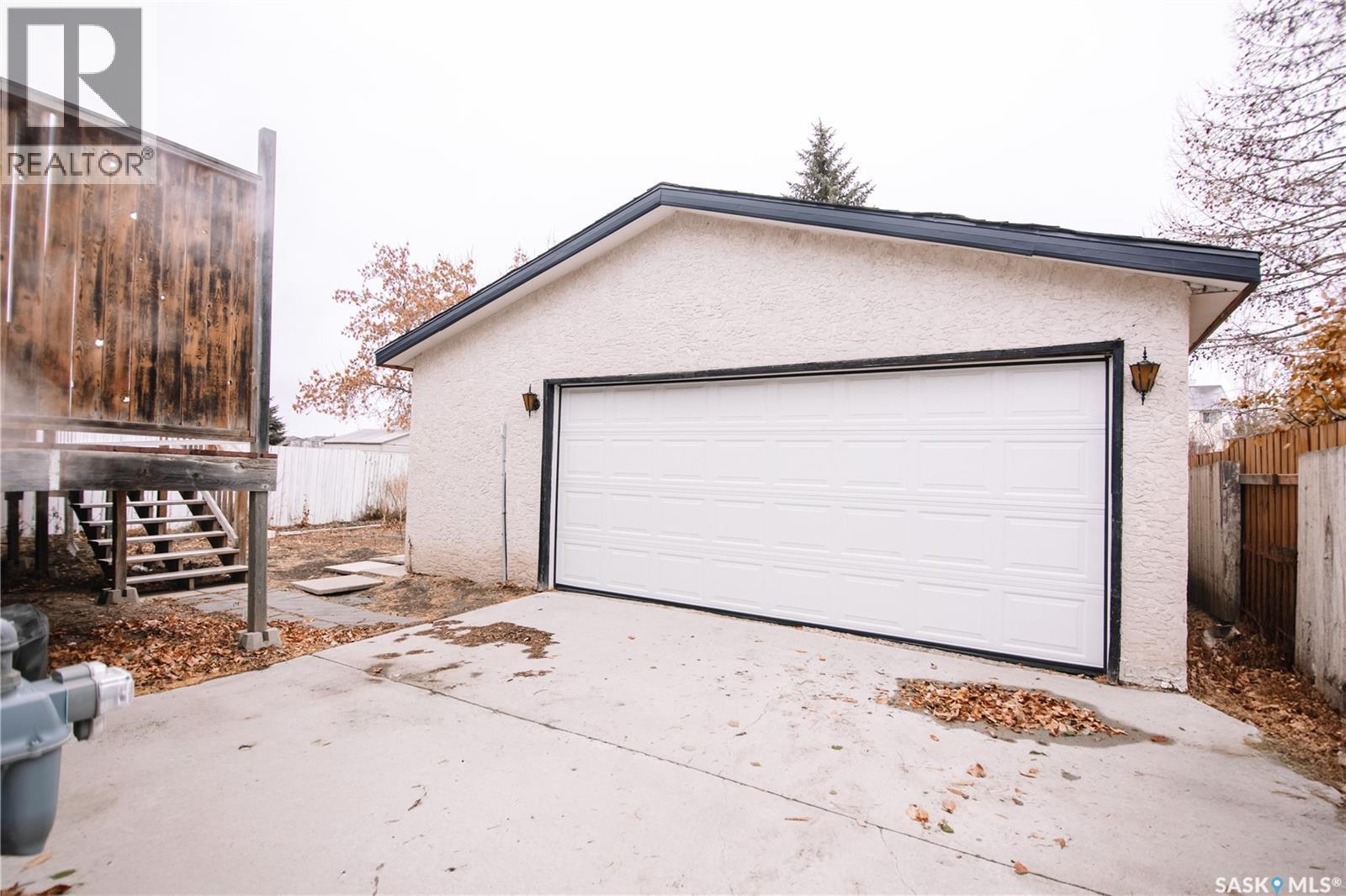 31 Trifunov Crescent, Regina, SK - Outdoor With Exterior