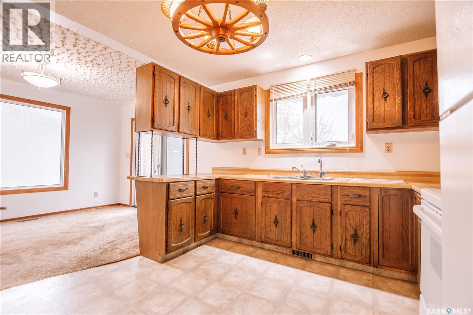 31 Trifunov Crescent, Regina, SK - Indoor Photo Showing Kitchen