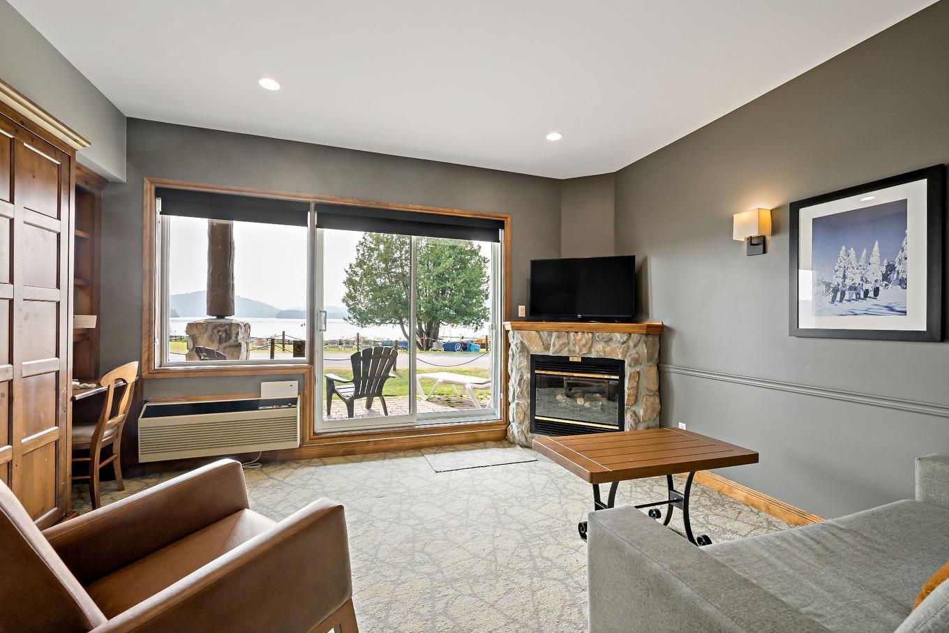 Living room - 20-2396 Rue Labelle, Mont-Tremblant, QC - Indoor Photo Showing Living Room With Fireplace