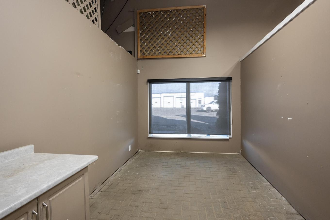 561 Tenth Ave., Thunder Bay, ON