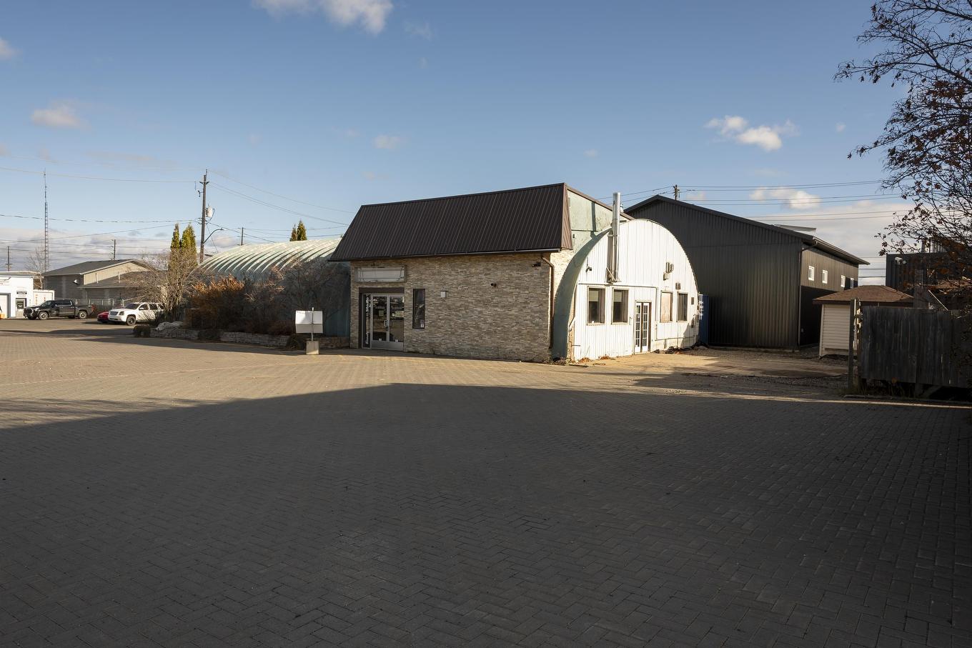 561 Tenth Ave., Thunder Bay, ON