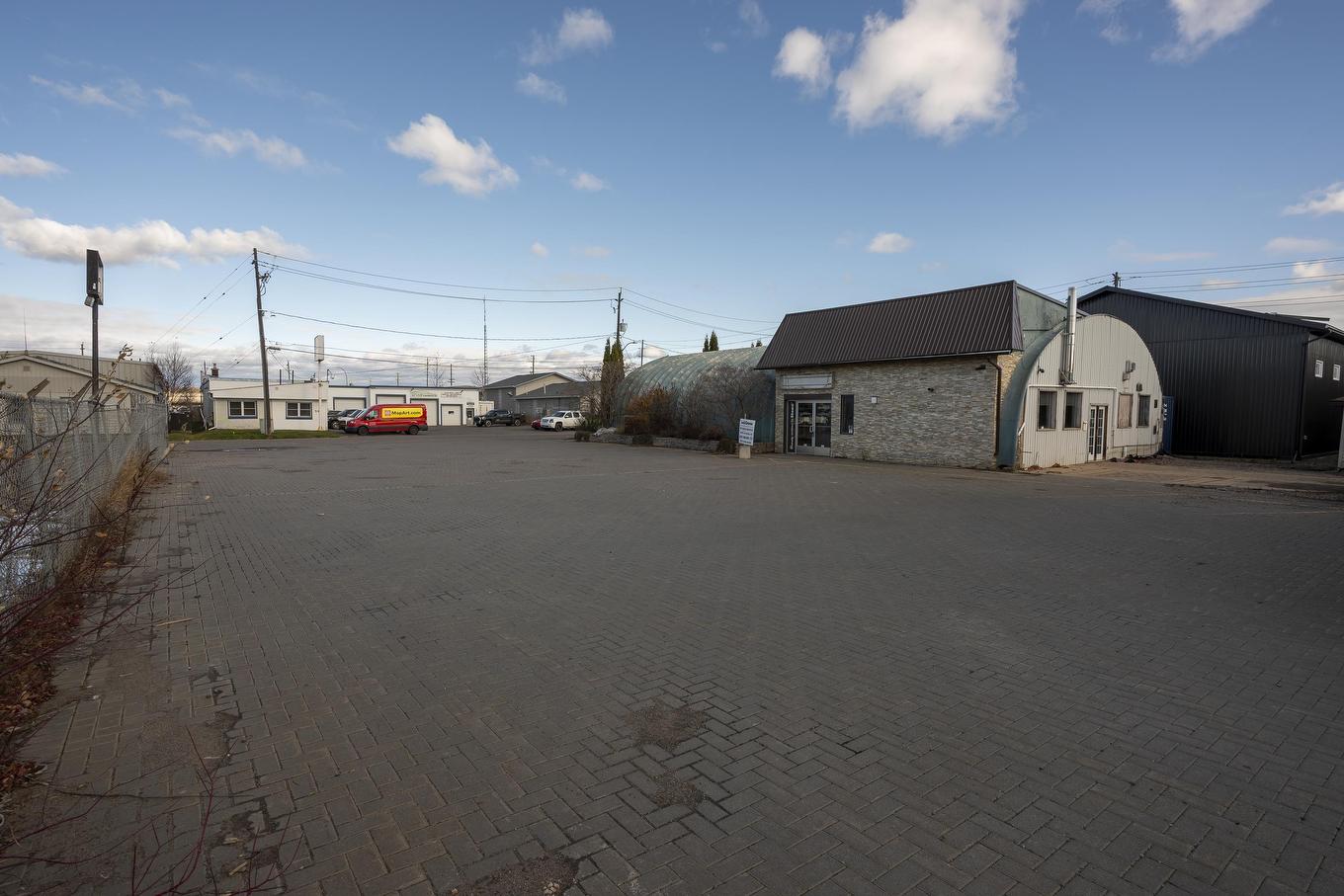 561 Tenth Ave., Thunder Bay, ON