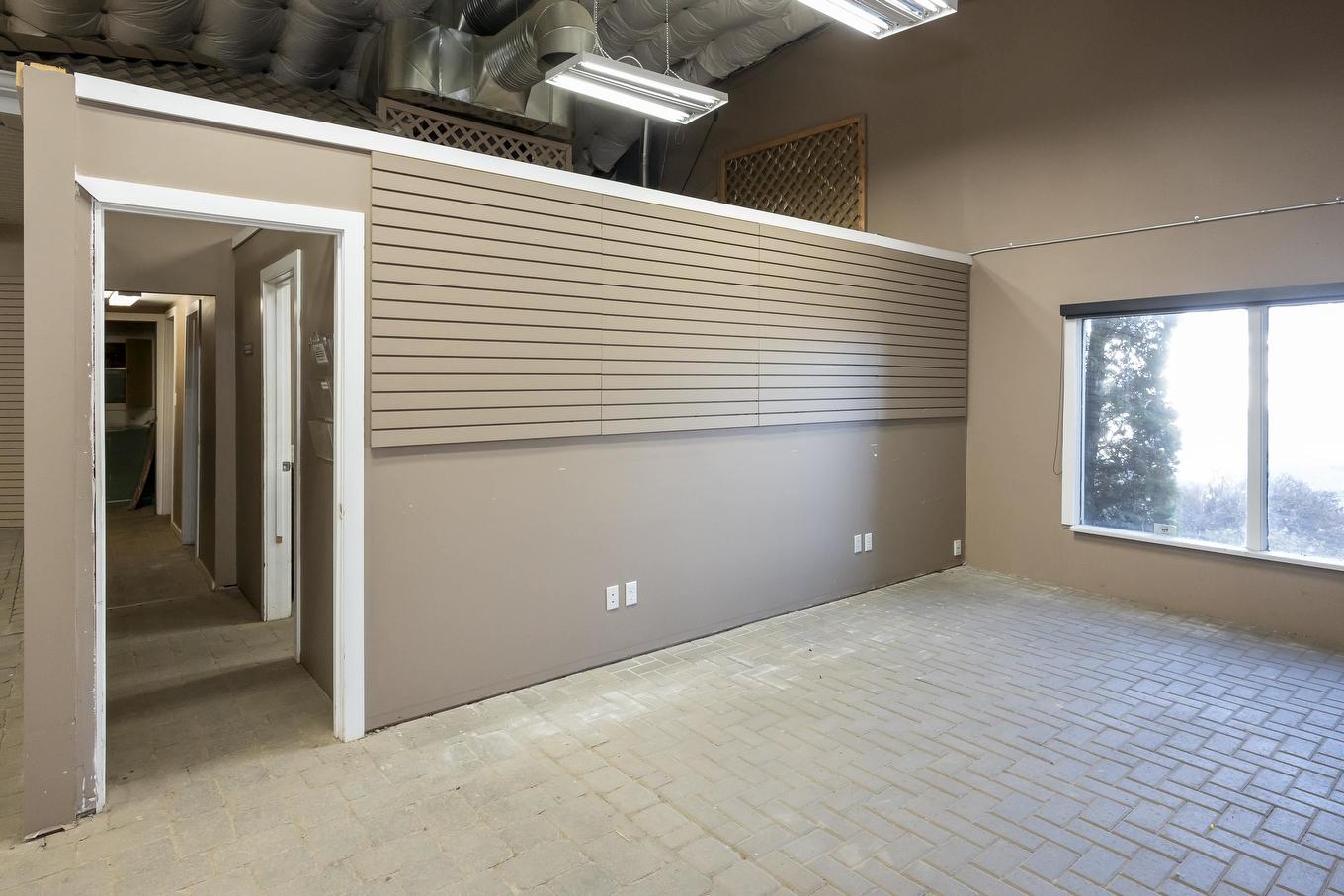 561 Tenth Ave., Thunder Bay, ON