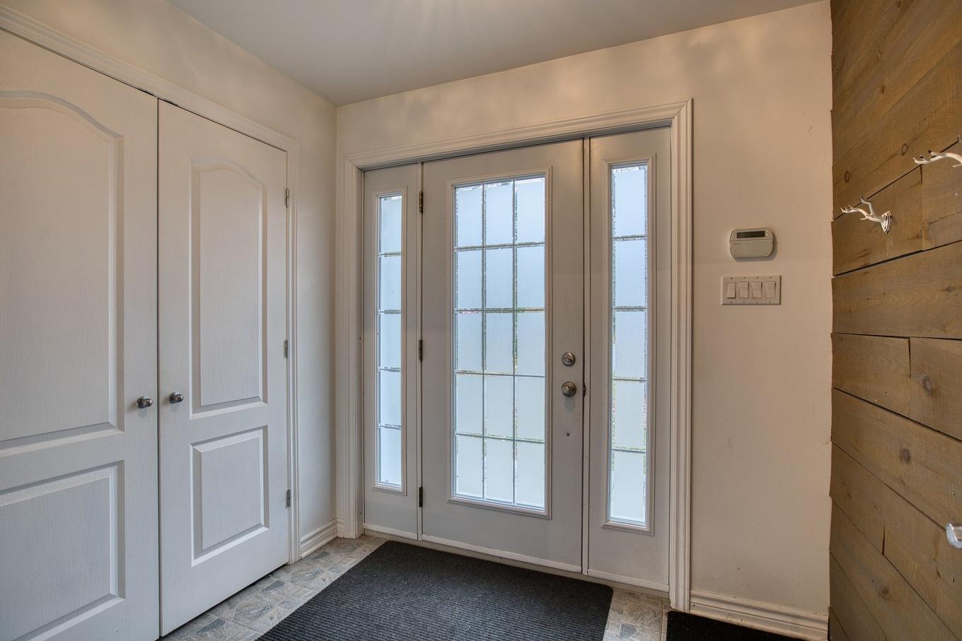 Hall d'entrée/Vestibule - 311 Ch. Lagounaris, Saint-Sauveur, QC - Indoor Photo Showing Other Room