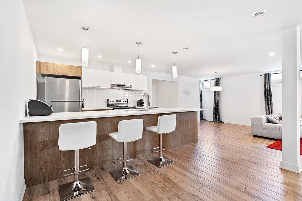 Dinette - 329 Rue James, Shawville, QC - Indoor Photo Showing Kitchen With Upgraded Kitchen