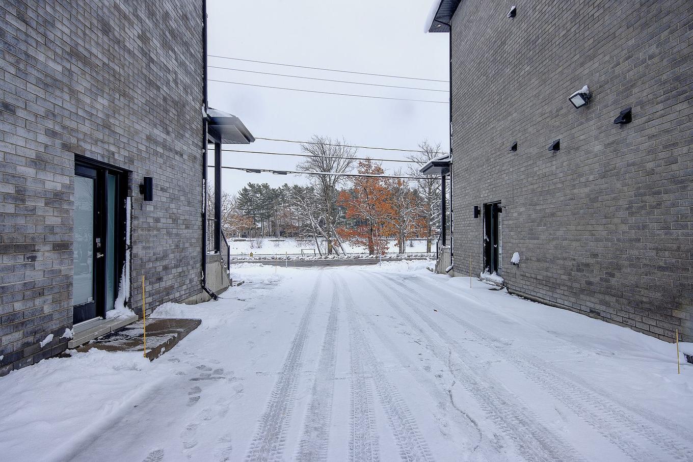 Stationnement - 101-466 Rue Jean-Talon, Saint-Jean-Sur-Richelieu, QC - Outdoor