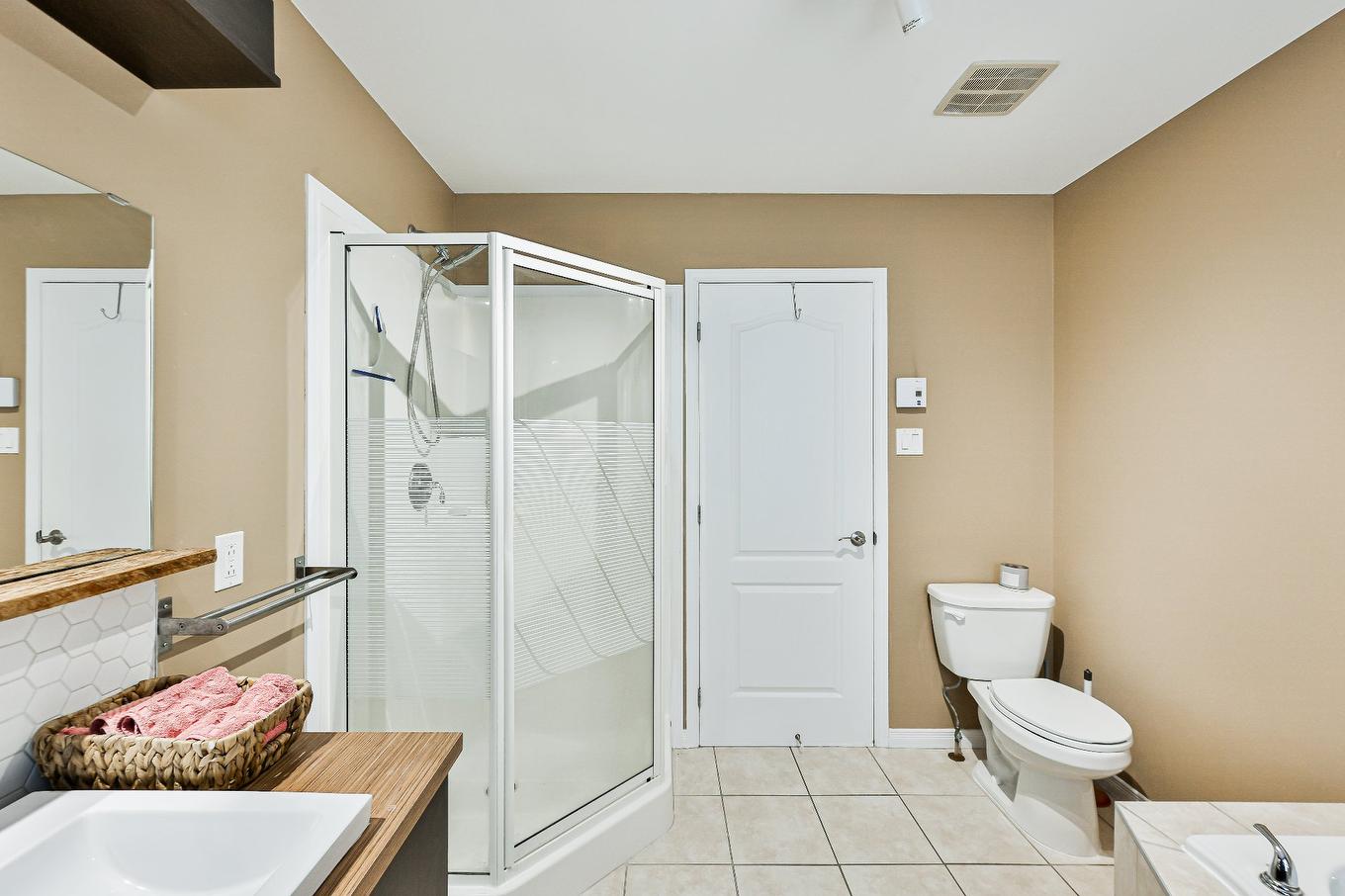 Salle de bains - 10350 Rue Du Sauvignon, Mirabel, QC - Indoor Photo Showing Bathroom