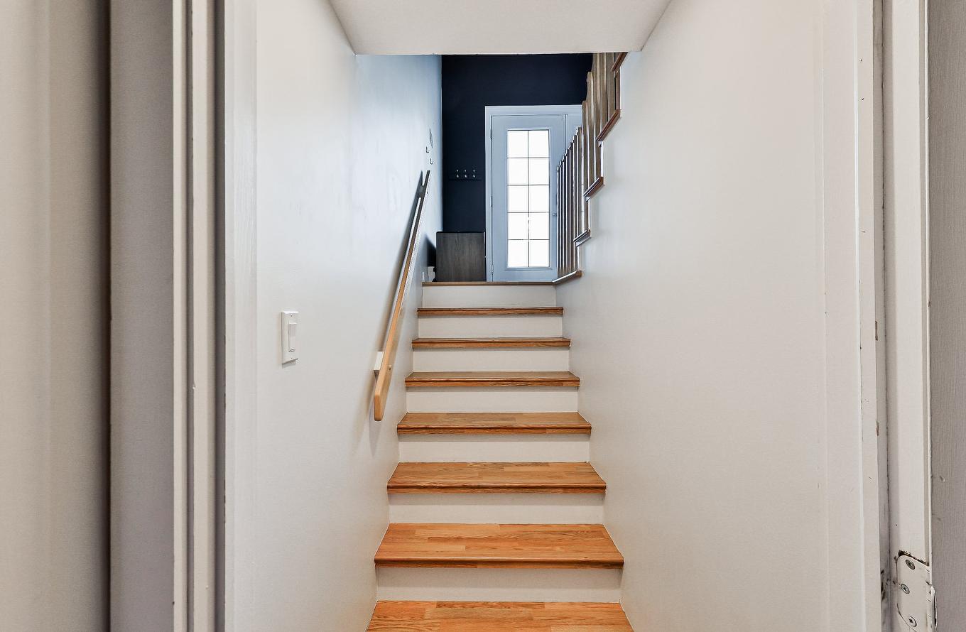 Escalier - 10350 Rue Du Sauvignon, Mirabel, QC - Indoor Photo Showing Other Room