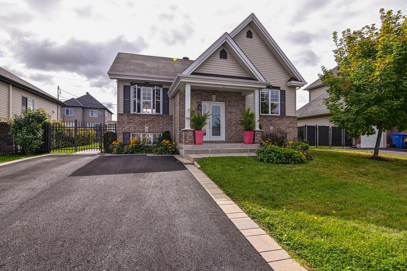 Autre - 10350 Rue Du Sauvignon, Mirabel, QC - Outdoor With Facade