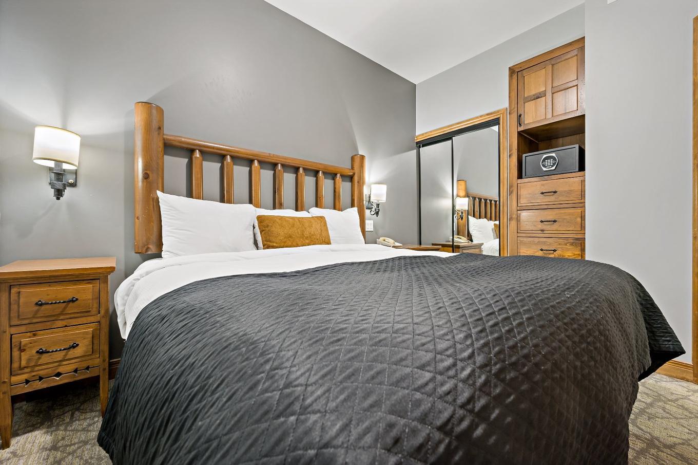 Chambre à coucher - 124-2396 Rue Labelle, Mont-Tremblant, QC - Indoor Photo Showing Bedroom