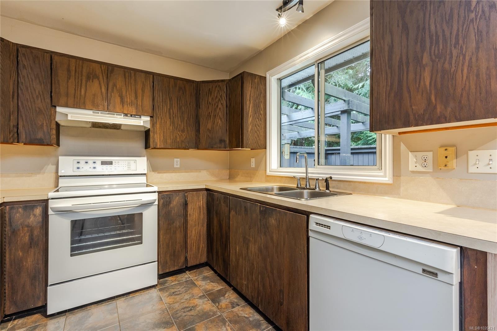 6027 Marie Pl, Nanaimo, BC