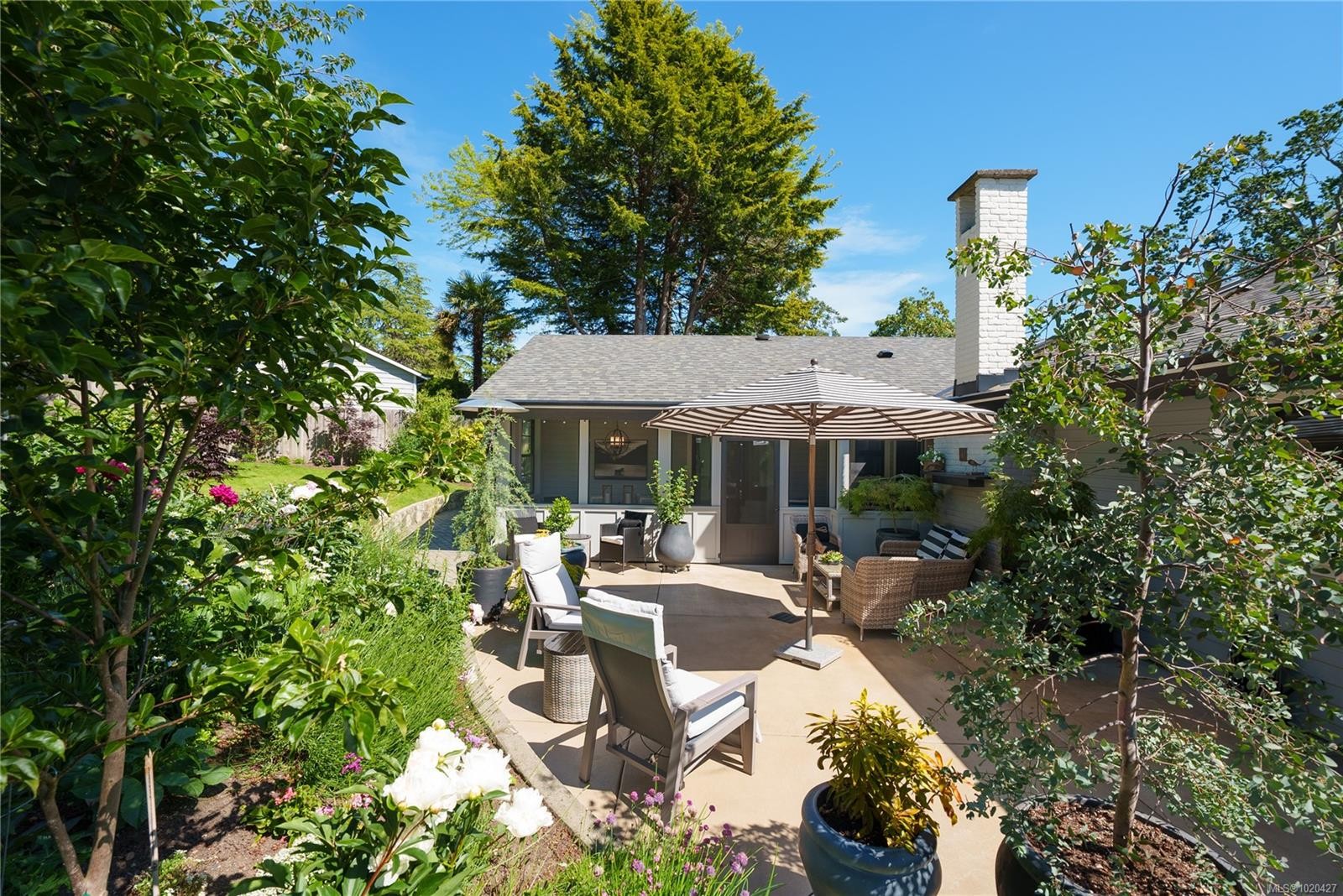 2780 Arbutus Rd, Saanich, BC