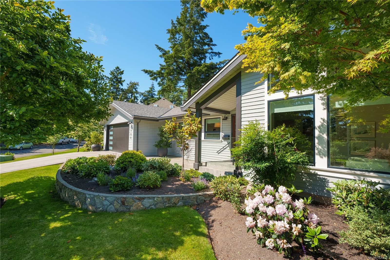 2780 Arbutus Rd, Saanich, BC