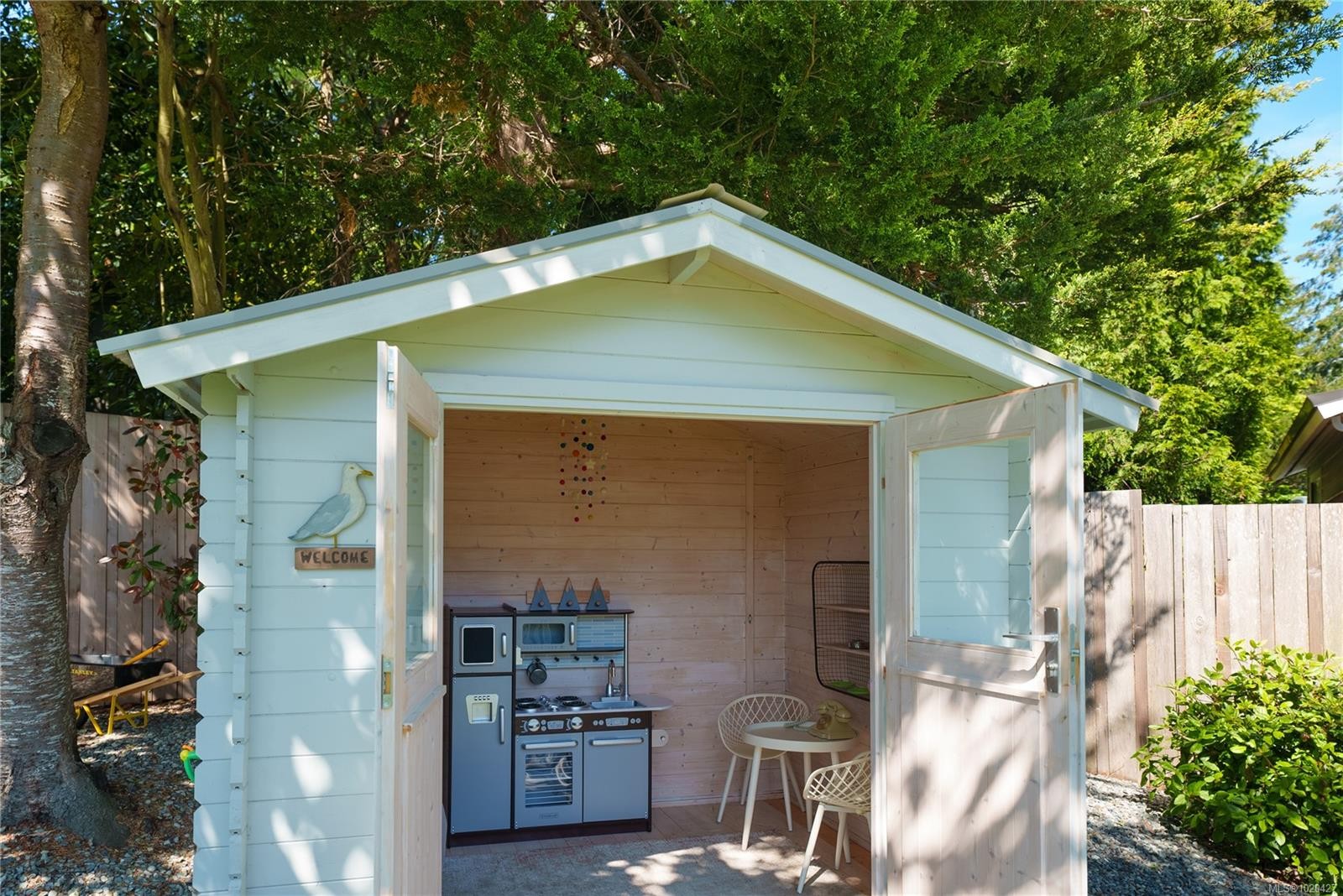 2780 Arbutus Rd, Saanich, BC