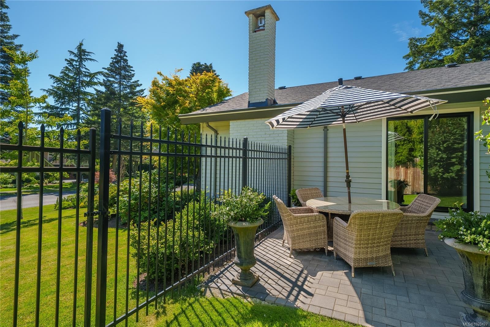 2780 Arbutus Rd, Saanich, BC