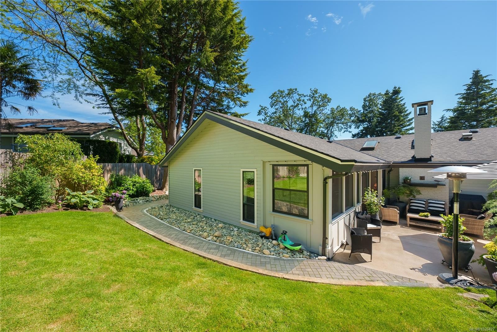 2780 Arbutus Rd, Saanich, BC