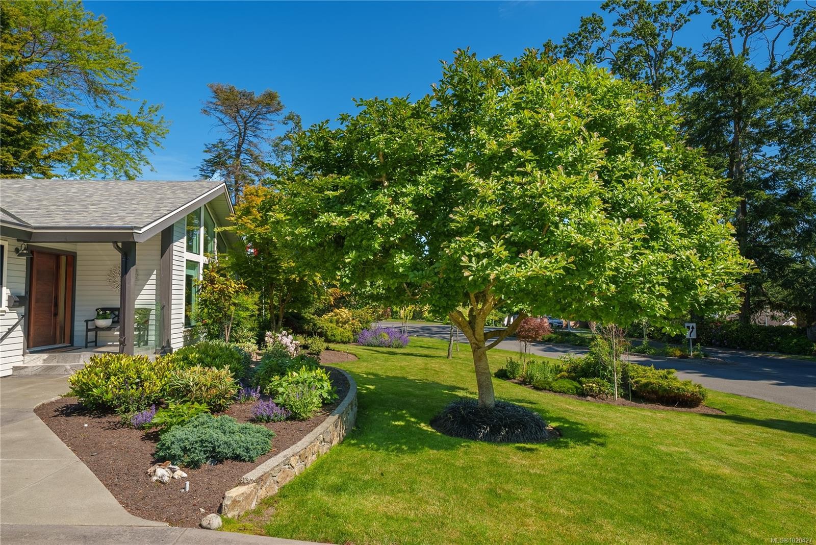 2780 Arbutus Rd, Saanich, BC