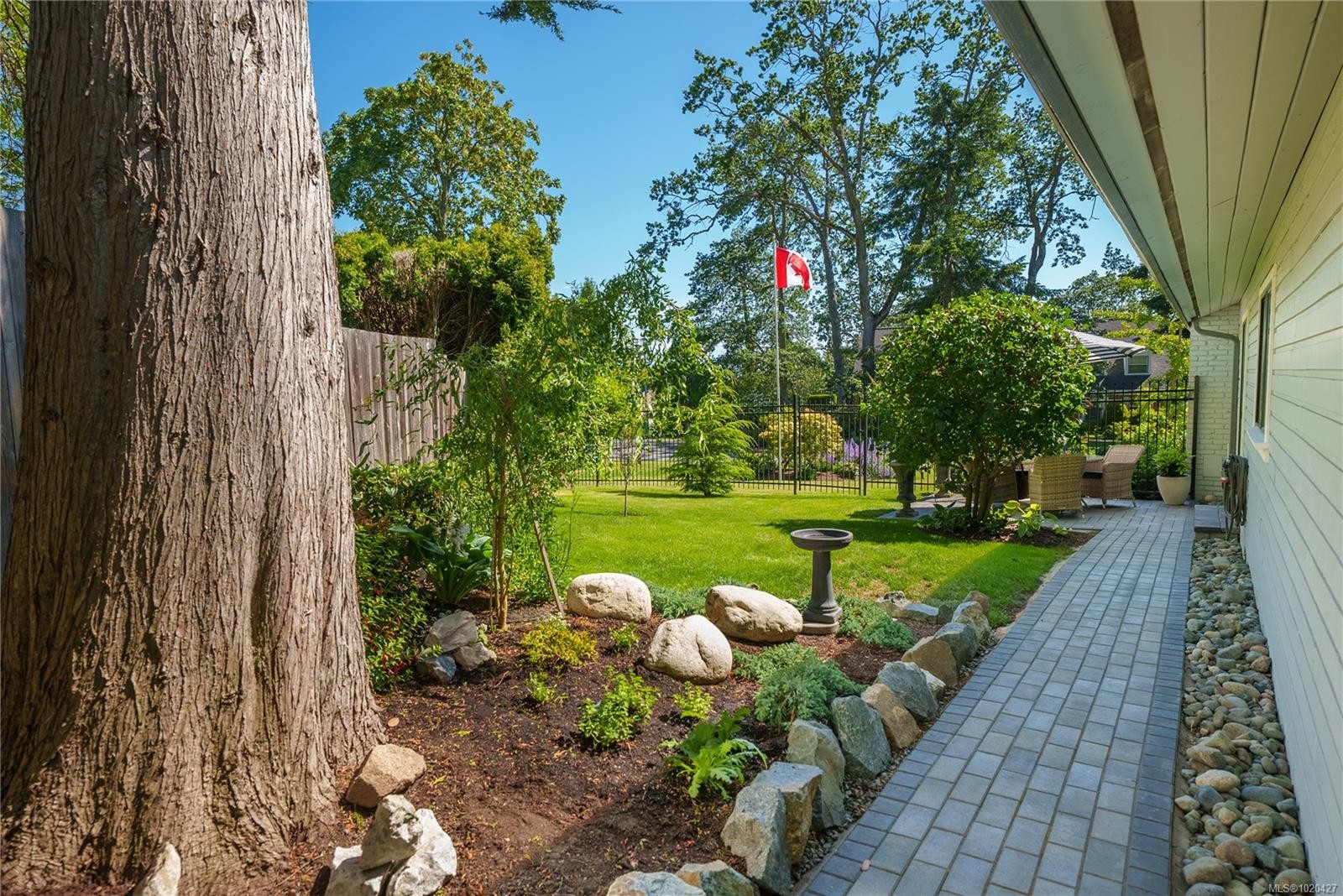2780 Arbutus Rd, Saanich, BC