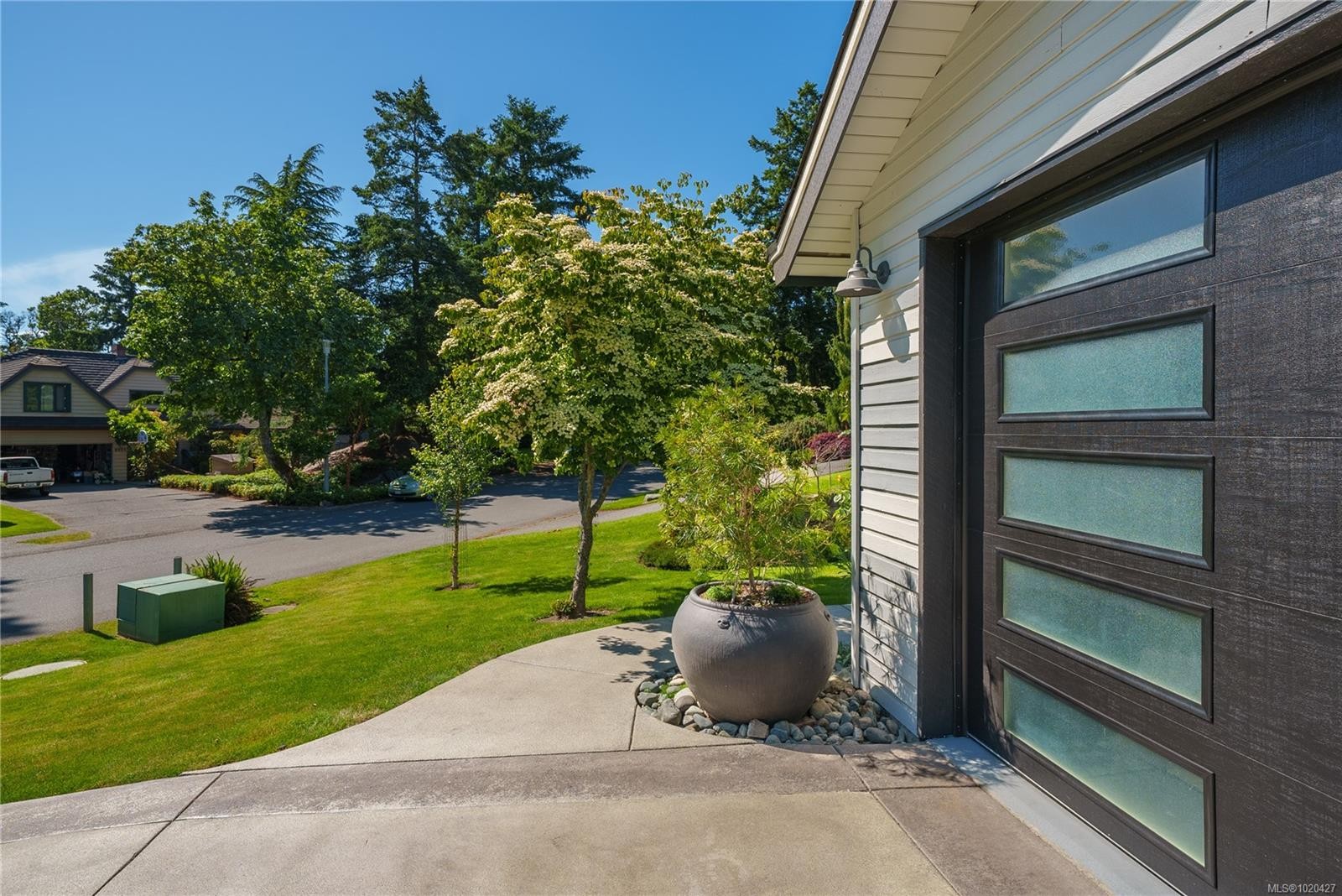 2780 Arbutus Rd, Saanich, BC