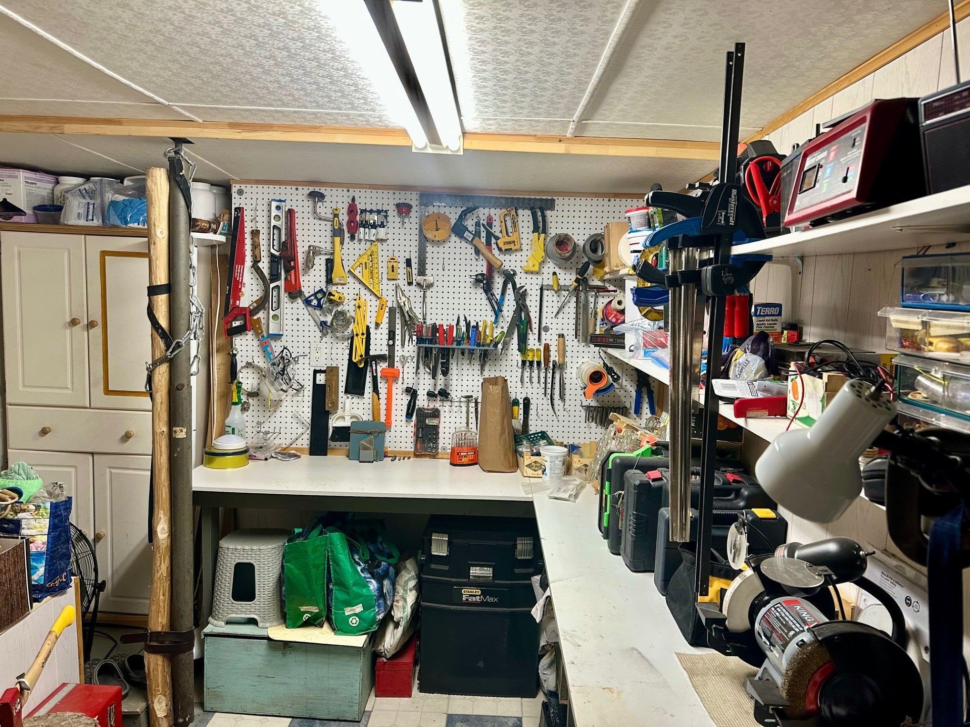 Workshop - 278 Boul. Perron O., Caplan, QC - Indoor With Storage