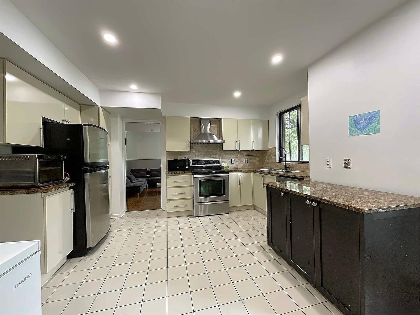 Kitchen - 104-5700 Av. Rembrandt, Côte-Saint-Luc, QC - Indoor Photo Showing Kitchen