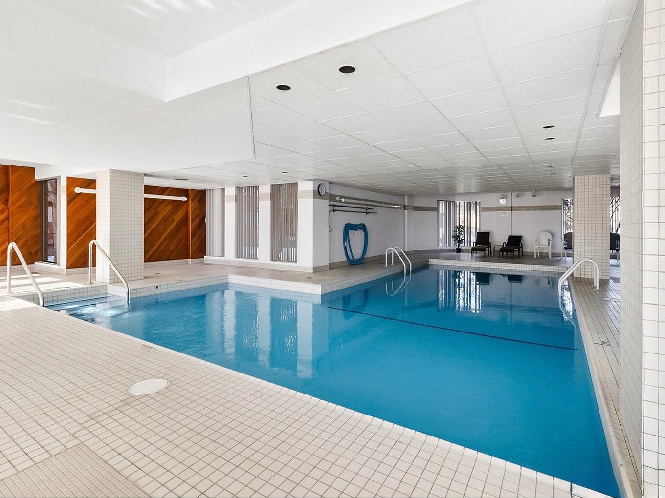 Pool - 104-5700 Av. Rembrandt, Côte-Saint-Luc, QC - Indoor Photo Showing Other Room With In Ground Pool