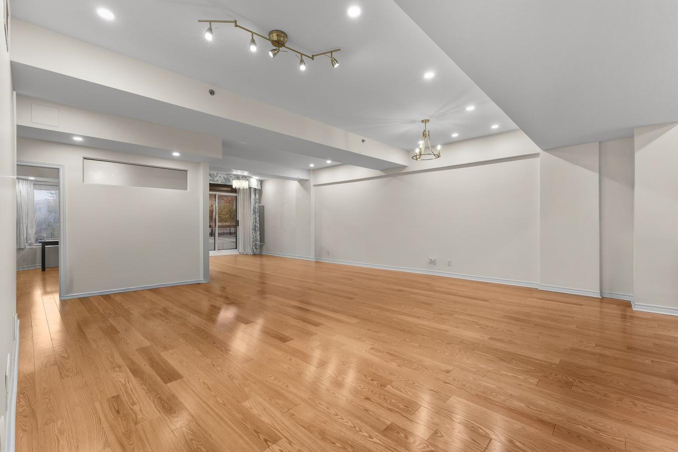 Salon - 41-1275 Av. Van Horne, Montréal (Outremont), QC - Indoor Photo Showing Other Room