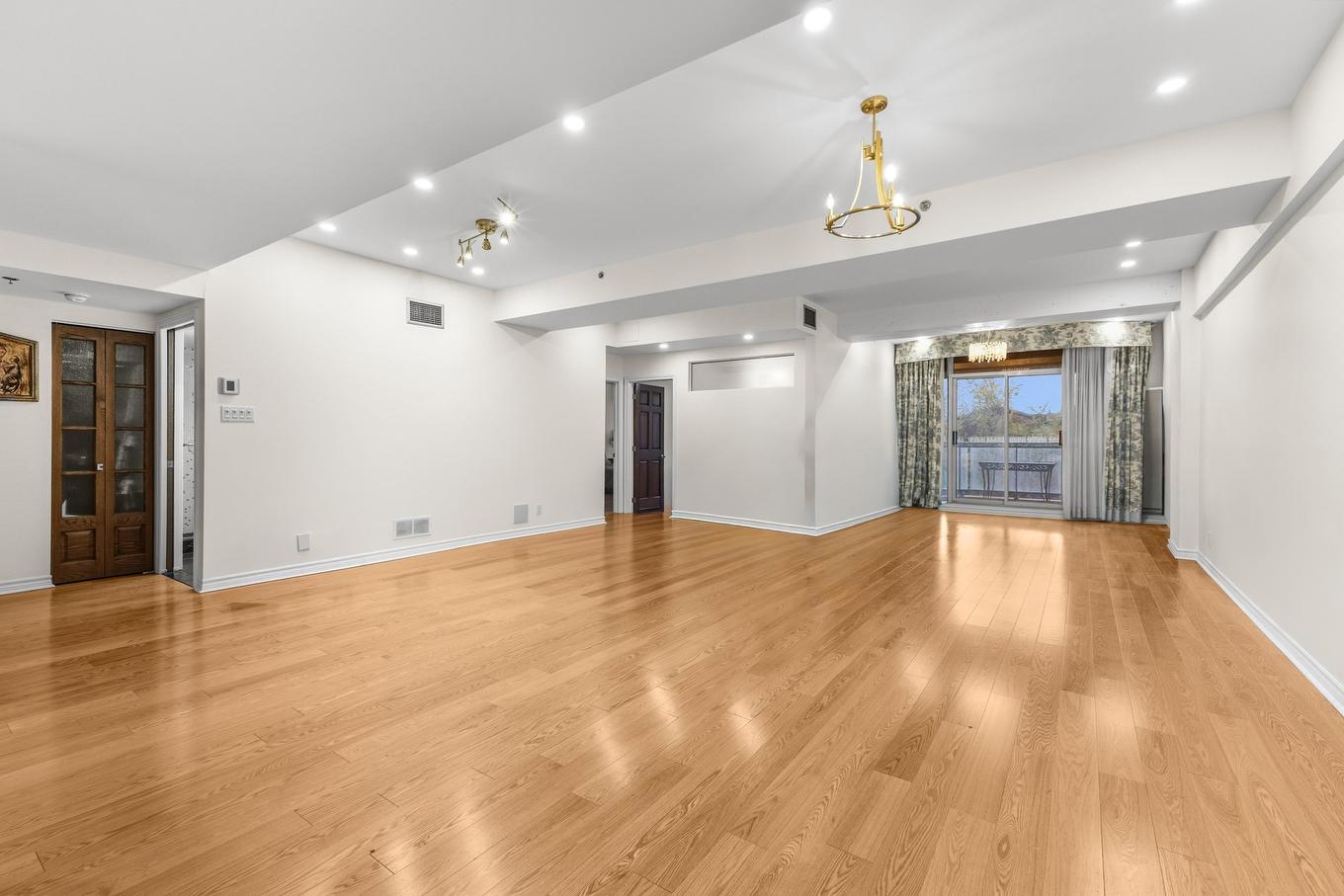 Salon - 41-1275 Av. Van Horne, Montréal (Outremont), QC - Indoor Photo Showing Other Room