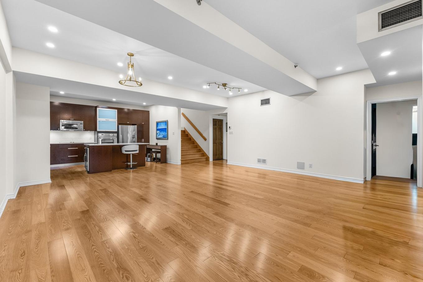 Salon - 41-1275 Av. Van Horne, Montréal (Outremont), QC - Indoor