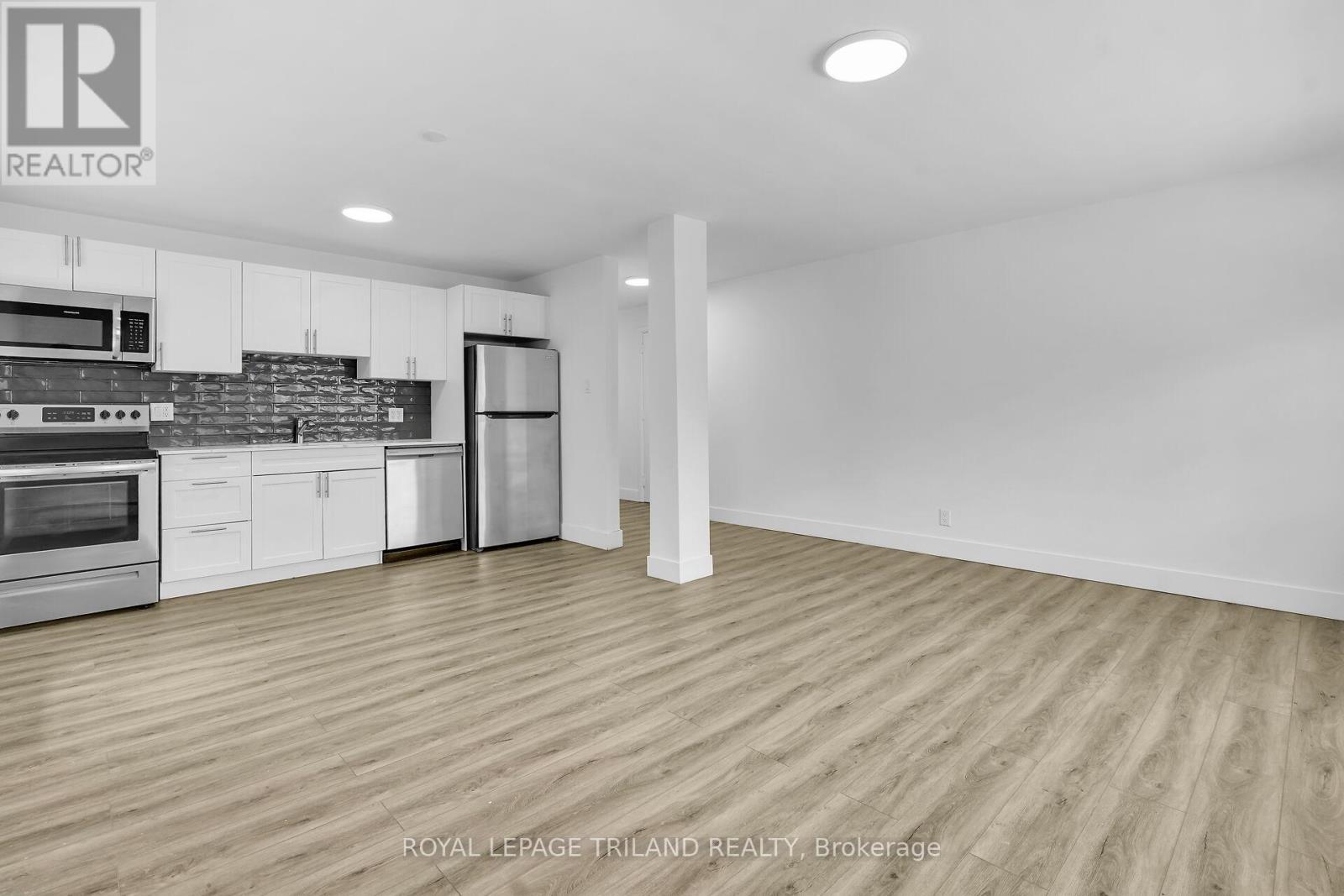 8 - 20 Craig Street, London South (South F), ON - Indoor Photo Showing Kitchen With Stainless Steel Kitchen