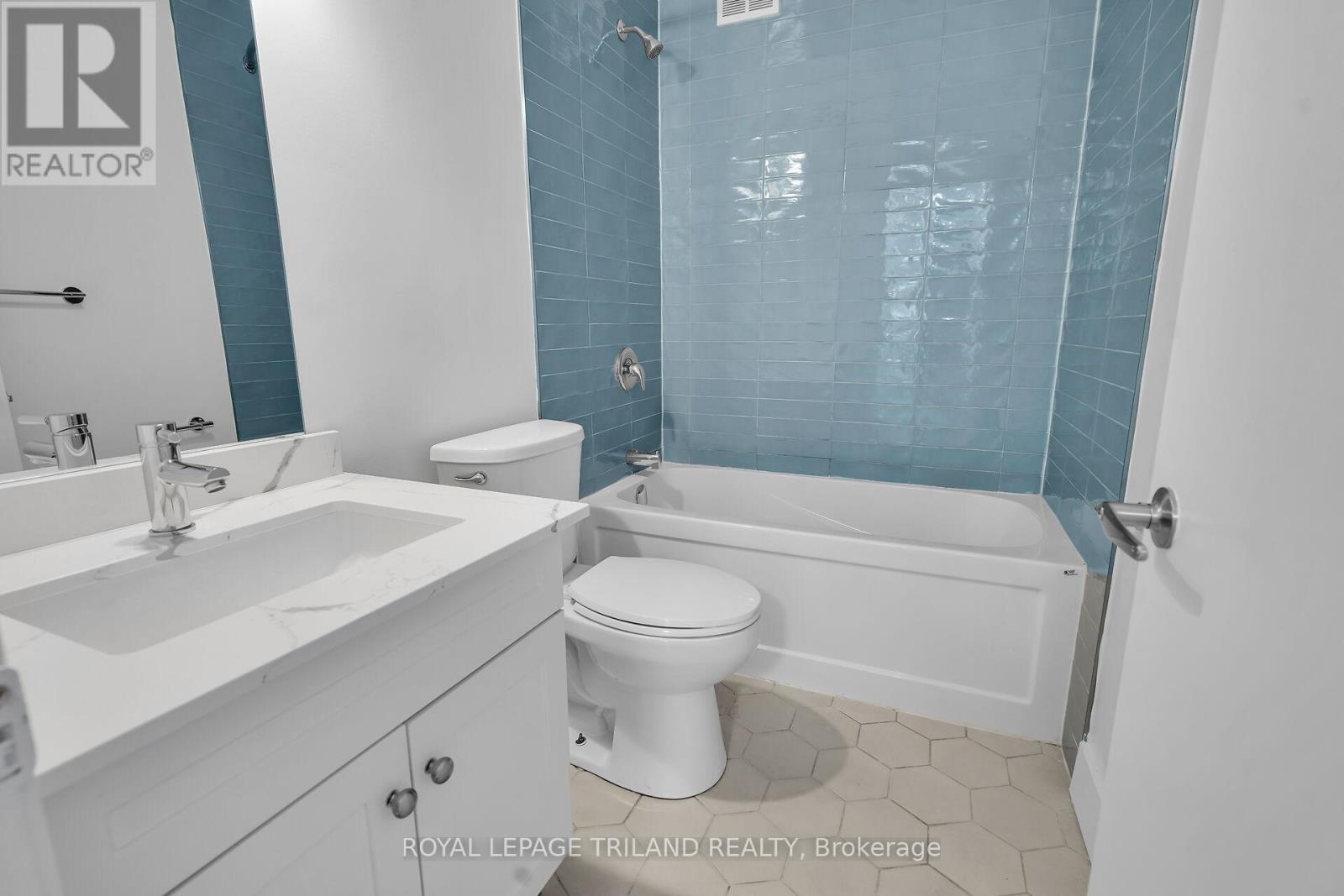 8 - 20 Craig Street, London South (South F), ON - Indoor Photo Showing Bathroom