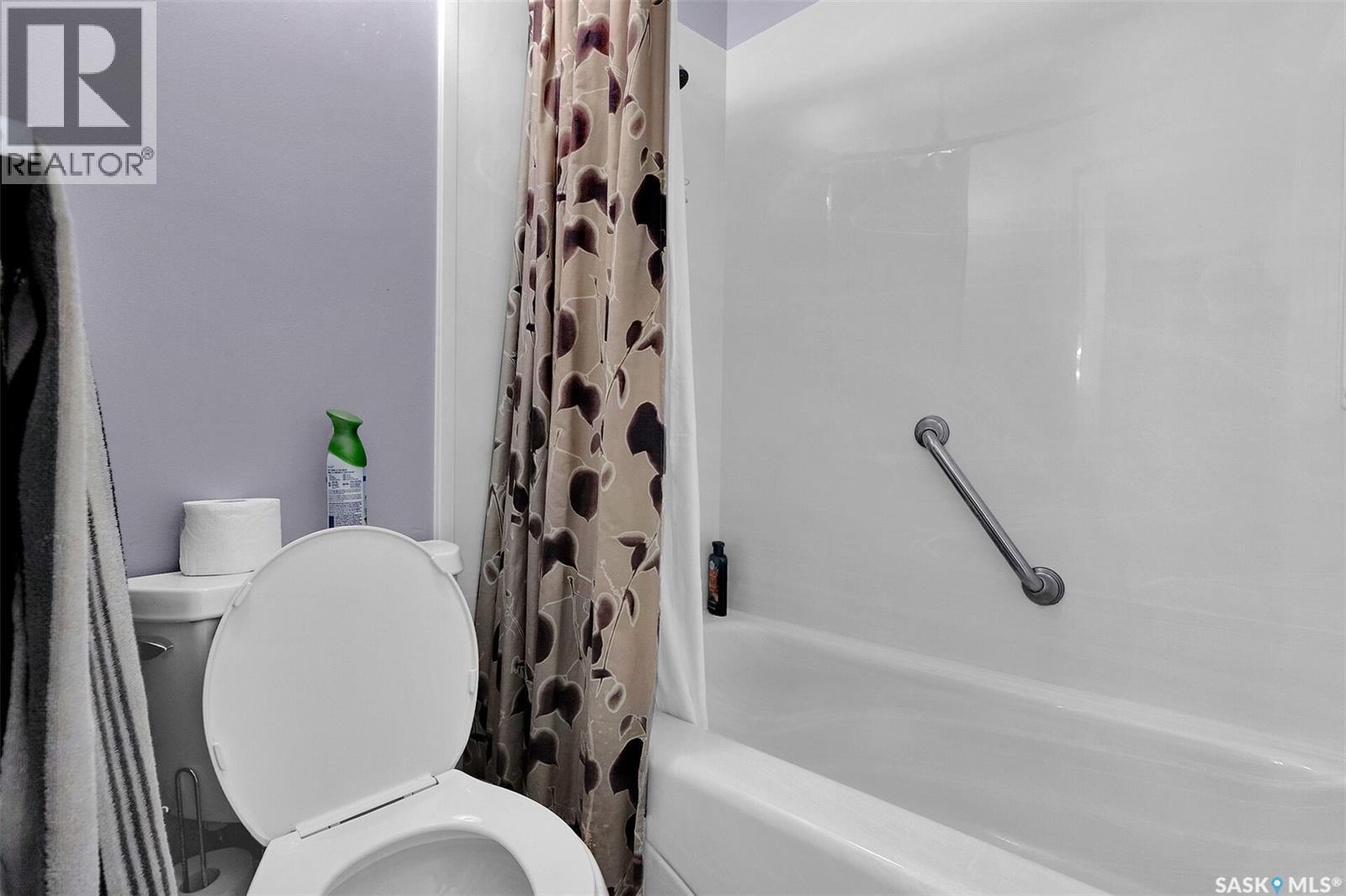 118 Mcsherry Crescent, Regina, SK - Indoor Photo Showing Bathroom