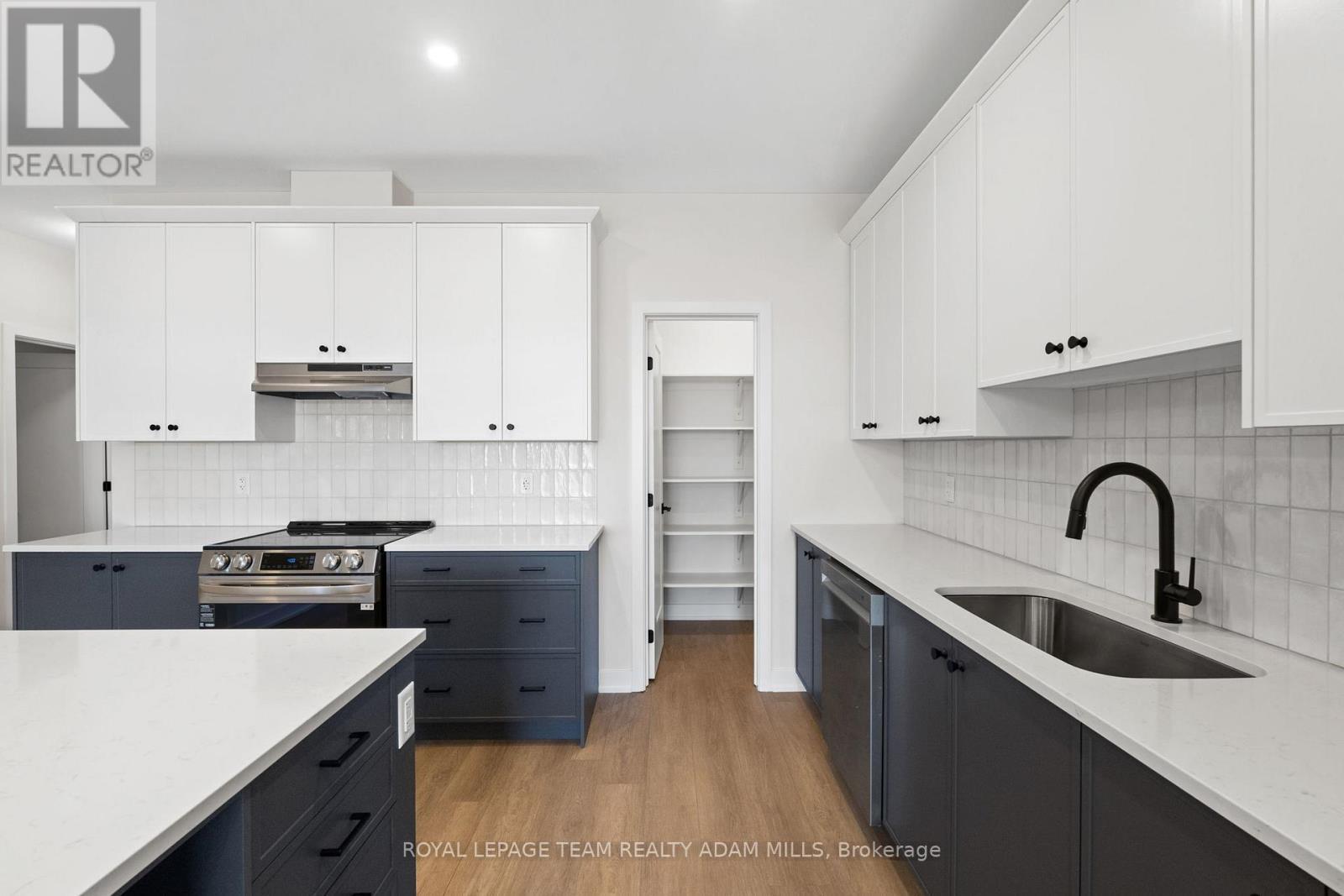 1047 Moore Street, Brockville, ON - Indoor Photo Showing Kitchen With Upgraded Kitchen