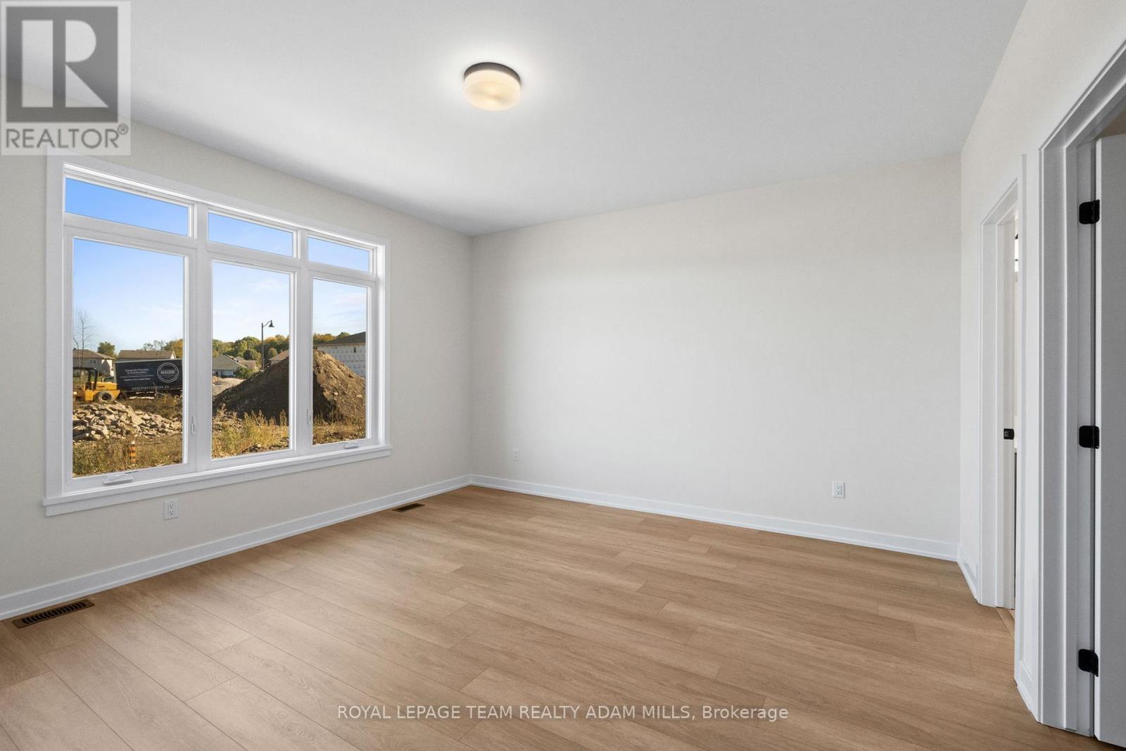 Primary Bedroom - 1047 Moore Street, Brockville, ON - Indoor Photo Showing Other Room