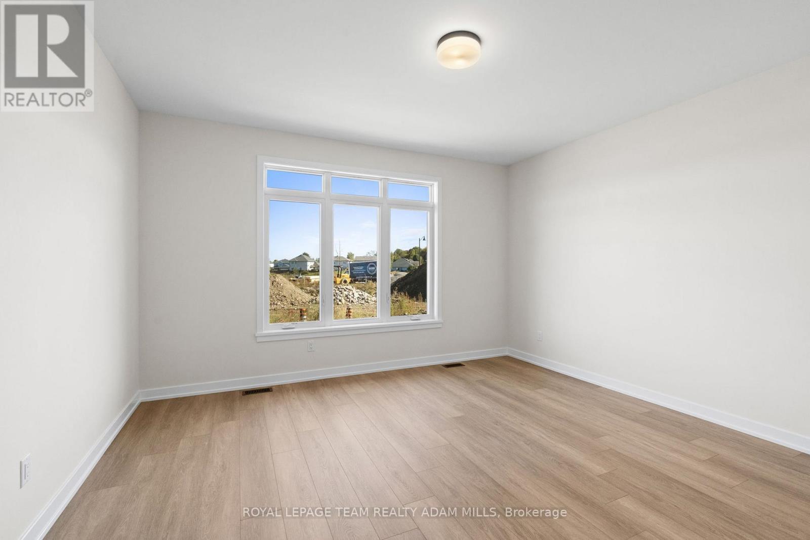 1047 Moore Street, Brockville, ON - Indoor Photo Showing Other Room