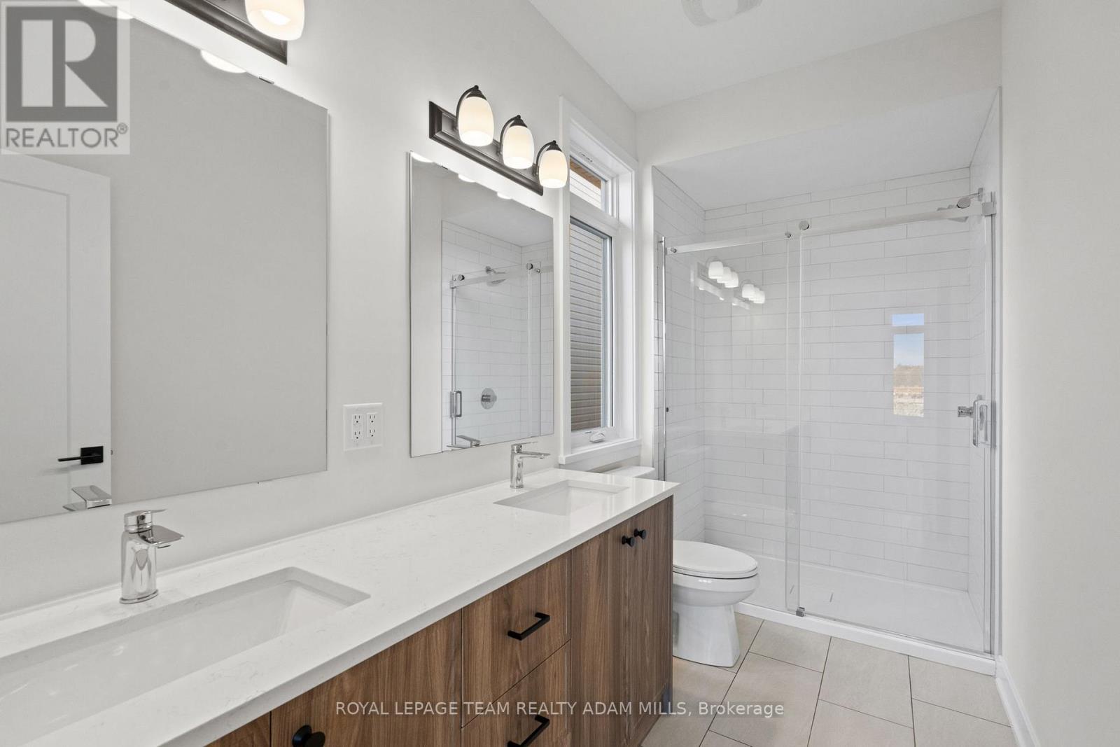 4 Piece Primary Ensuite - 1047 Moore Street, Brockville, ON - Indoor Photo Showing Bathroom