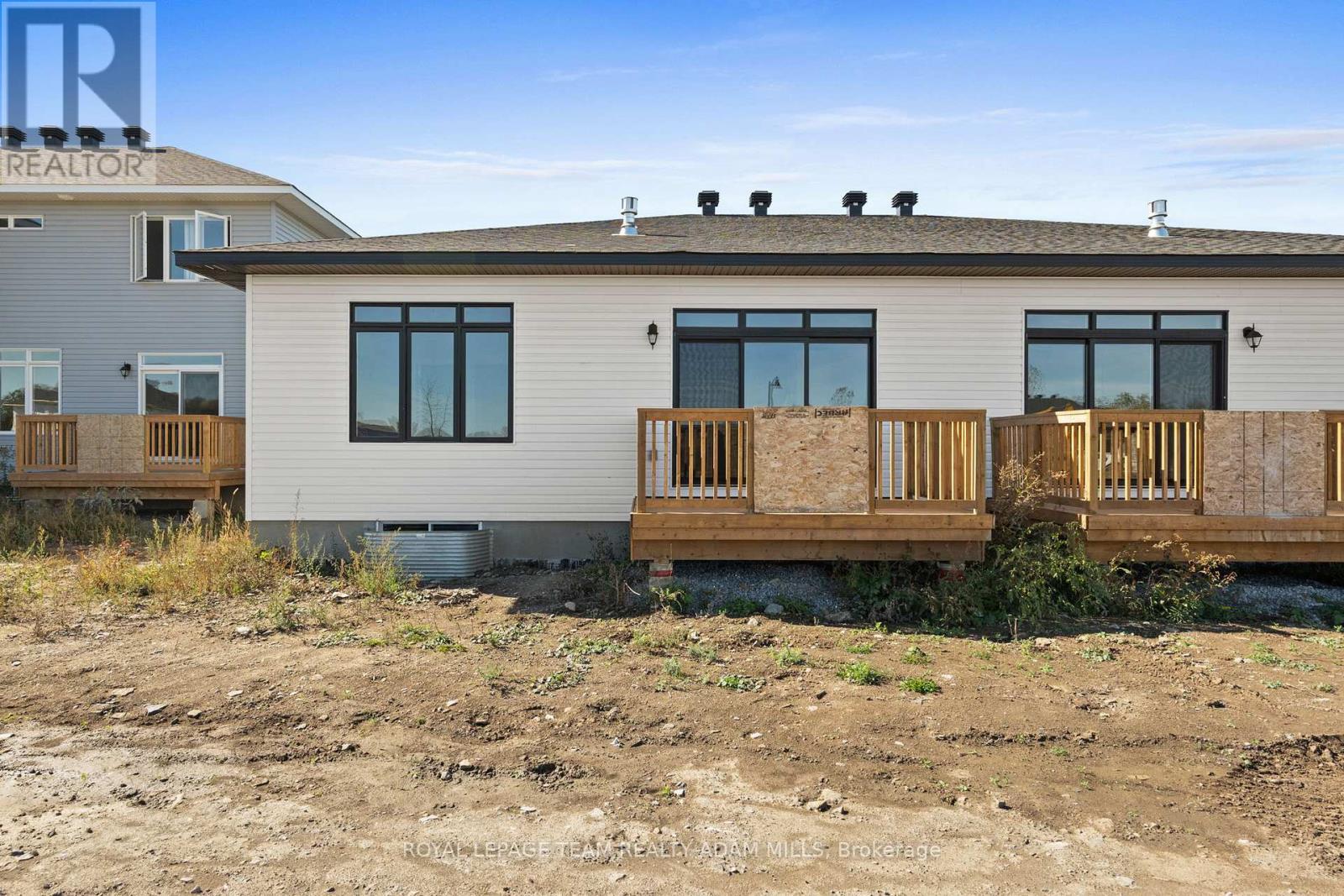 1047 Moore Street, Brockville, ON - Outdoor With Deck Patio Veranda