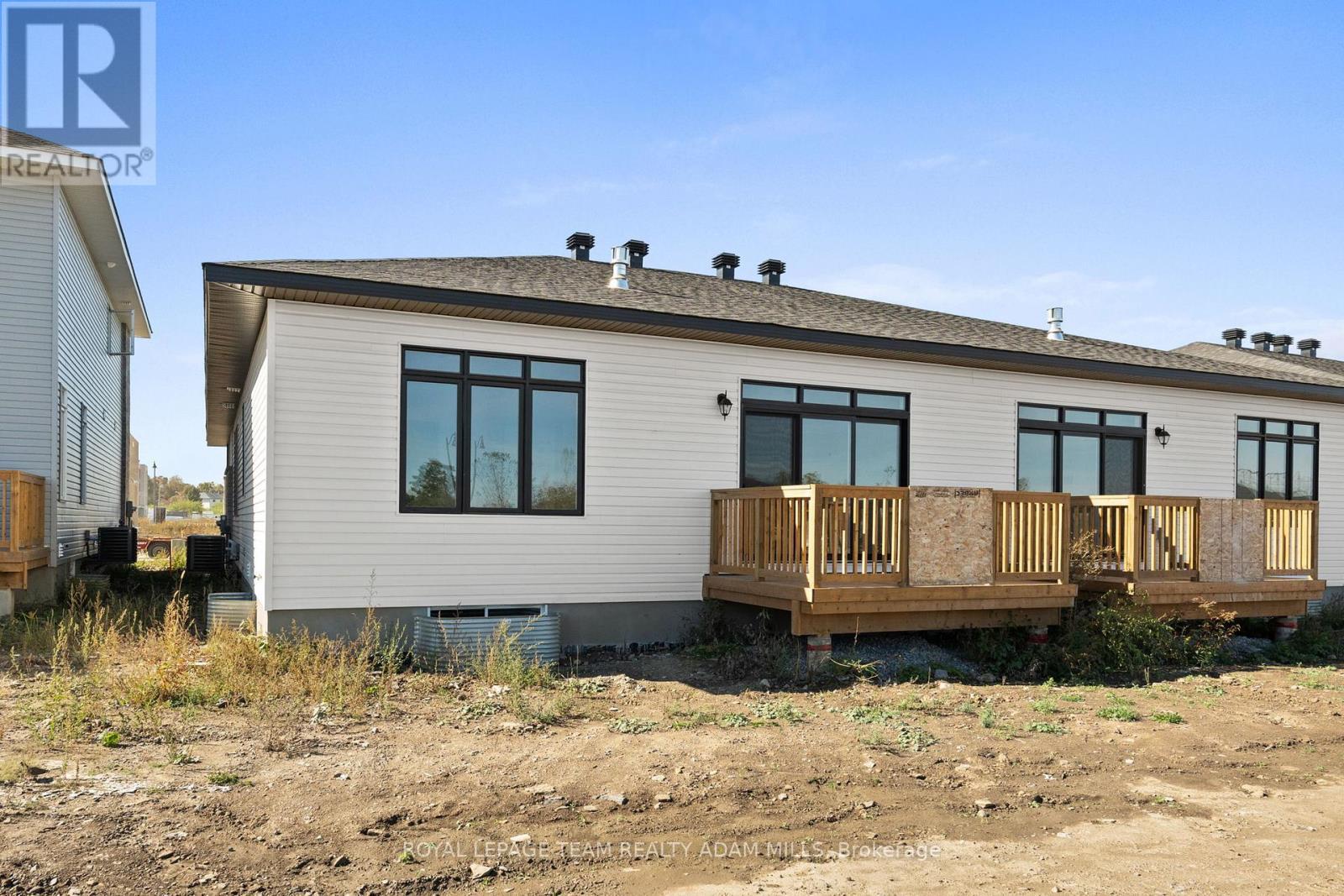 1047 Moore Street, Brockville, ON - Outdoor With Deck Patio Veranda