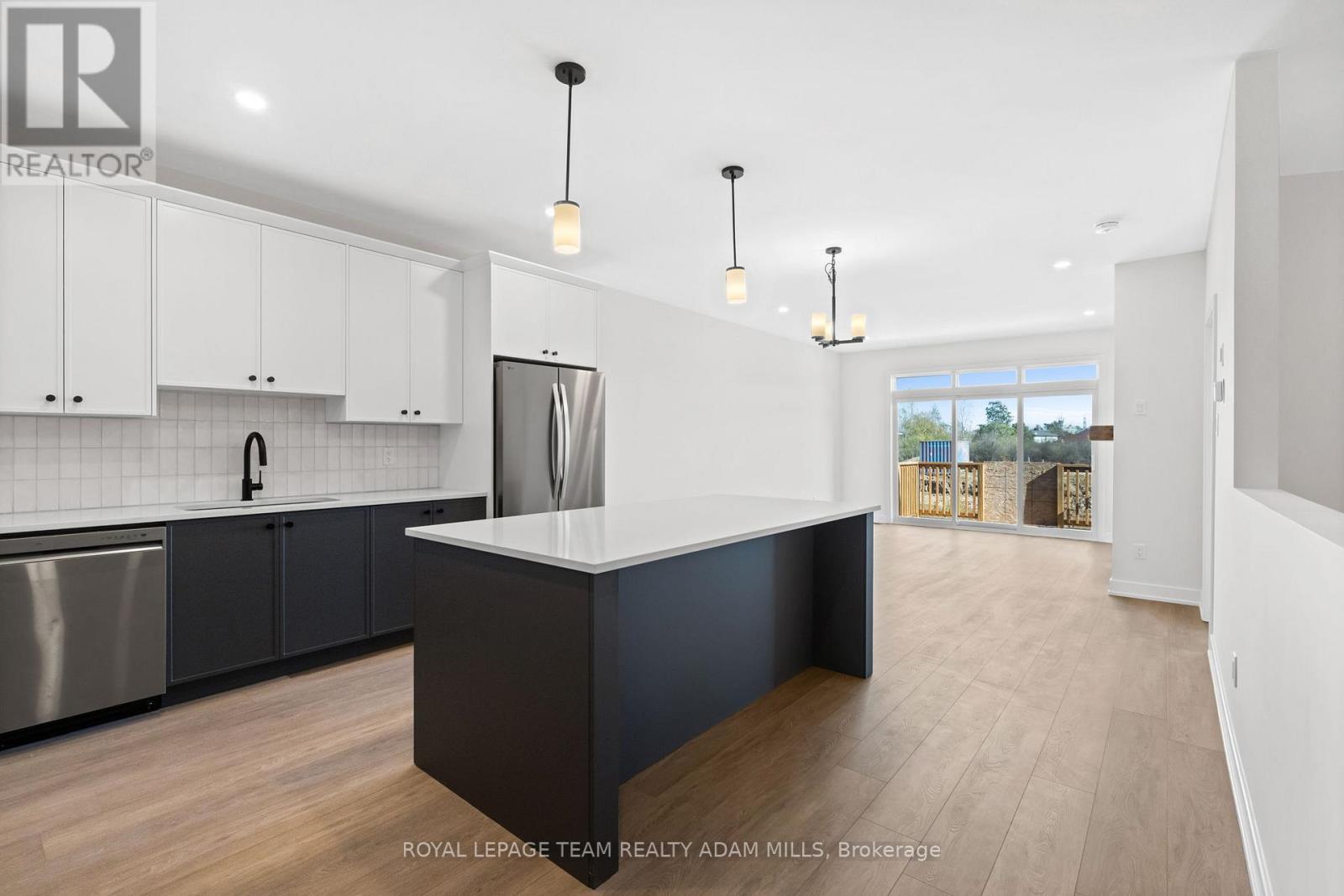 1047 Moore Street, Brockville, ON - Indoor Photo Showing Kitchen With Upgraded Kitchen