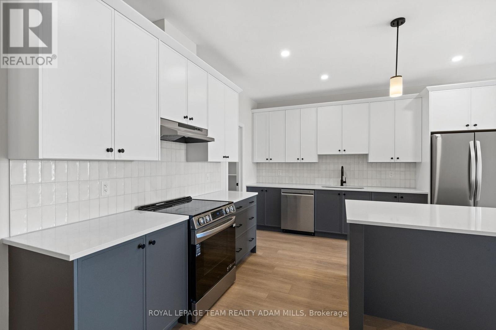 1047 Moore Street, Brockville, ON - Indoor Photo Showing Kitchen With Upgraded Kitchen