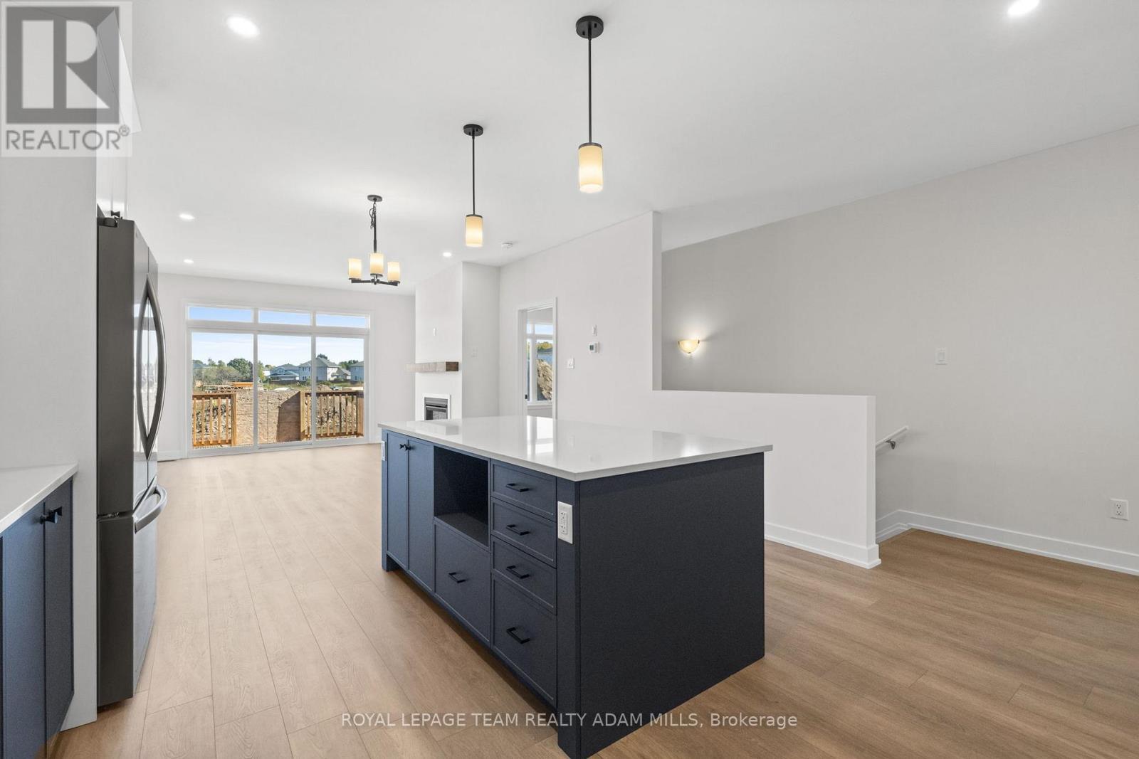 1047 Moore Street, Brockville, ON - Indoor Photo Showing Kitchen With Upgraded Kitchen