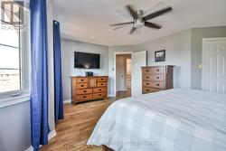 Primary suite w walk in closet & luxurious ensuite -